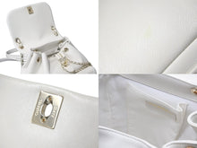 Load image into Gallery viewer, CHANEL シャネル チェーンリュック デイパック ココマーク AS2908 マトラッセ ラムスキン ホワイト ゴールド金具 美品 中古 57632