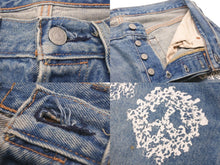 Load image into Gallery viewer, DENIM TEARS × VIRGIL ABLOH デニムティアーズ ヴァージル メッセージ プリント デニムパンツ 501 W32 L32 美品 中古 57678