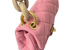 Load image into Gallery viewer, 新品 CHANEL シャネル ショルダーバッグ マトラッセ ウッドチェーン ミニフラップバッグ 23〜24AW ゴールド金具 57717