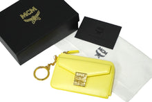 Load image into Gallery viewer, 新品未使用品 MCM エムシーエム カードケース コインケース フラグメントケース MYACSPA01 イエロー ゴールド金具 中古 57764
