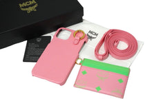 Load image into Gallery viewer, 新品未使用品 MCM エムシーエム スマホケース カードケース付き iPhone12 MXECSSX01 ピンク レザー ゴールド金具 中古 57770