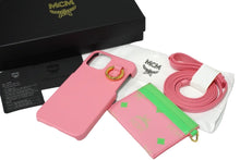 Load image into Gallery viewer, 新品未使用品 MCM エムシーエム スマホケース カードケース付き iPhone12 MXECSSX01 ピンク レザー ゴールド金具 中古 57771