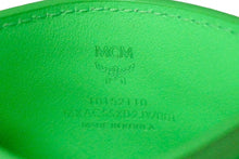 Load image into Gallery viewer, 新品未使用品 MCM エムシーエム カードケース パスケース モノグラム グリーン ピンク 犬 MXACSSX02 中古 57772