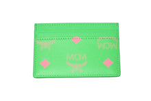 Load image into Gallery viewer, 新品未使用品 MCM エムシーエム カードケース パスケース モノグラム グリーン ピンク 犬 MXACSSX02 中古 57773