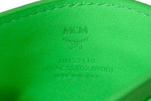 Load image into Gallery viewer, 新品未使用品 MCM エムシーエム カードケース パスケース モノグラム グリーン ピンク 犬 MXACSSX02 中古 57773