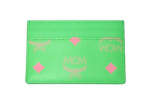 Load image into Gallery viewer, 新品未使用品 MCM エムシーエム カードケース パスケース モノグラム グリーン ピンク 犬 MXACSSX02 中古 57774