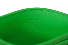 Load image into Gallery viewer, 新品未使用品 MCM エムシーエム カードケース パスケース モノグラム グリーン ピンク 犬 MXACSSX02 中古 57774