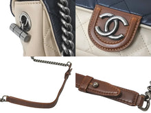 Load image into Gallery viewer, CHANEL シャネル チェーンショルダーバッグ マトラッセ 16番台 ブラック ベージュ ブラウン シルバー金具 美品 中古 57806