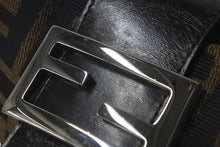 Load image into Gallery viewer, FENDI フェンディ ハンドバッグ マンマバケット アクセサリーポーチ ポーチ ミニポーチ ズッカ柄 総柄 26673 美品 中古 57817