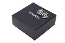 Load image into Gallery viewer, CHANEL シャネル ピアス ココマーク 01P刻印 アクセサリー シルバー メタル 美品 中古 57832