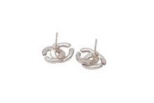 Load image into Gallery viewer, CHANEL シャネル ピアス ココマーク 01P刻印 アクセサリー シルバー メタル 美品 中古 57832