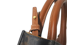 Load image into Gallery viewer, CELINE セリーヌ ショルダーバッグ ミニ バーティカルカバ 194372BZK.04LU ゴールド金具 美品 中古 57869