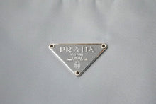 Load image into Gallery viewer, PRADA プラダ ハンドバッグ ワンショルダー MV515 ホーボー ミニバッグ 三角ロゴ 水色 シルバー金具 良品 中古 57876