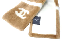 Load image into Gallery viewer, 極美品 CHANEL シャネル ロゴ シアリング マフラー カシミヤ ラム ココマーク ブラウン ホワイト 小物 スカーフ 中古 57888