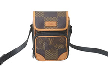 Load image into Gallery viewer, LOUIS VUITTON ルイヴィトン×NIGO ショルダーバッグ アマゾン スリングバッグ N40357 ブラウン ブラック 美品 中古 57895
