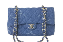 Load image into Gallery viewer, 新品同様品 CHANEL シャネル チェーンショルダーバッグ ココマーク マトラッセ 30番台 デニム ブルー シルバー金具 57897
