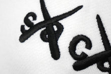 Load image into Gallery viewer, 極美品 Sacai サカイ パーカー スウェット 21-0283S 21AW×KAWS Embroidery Hoodie カウズロゴ プルオーバー ホワイト 中古 57904