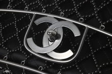 Load image into Gallery viewer, 新品同様 CHANEL シャネル ココマーク チェーンショルダーバッグ ビーズマトラッセ 18番台 サテン ガンメタ ブラック 中古 57914