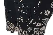 Load image into Gallery viewer, 極美品 AMIRI アミリ バンダナ柄 ブリーチ プルオーバーパーカー ブラック サイズ50 17216U00CL 中古 57917