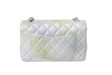 Load image into Gallery viewer, CHANEL シャネル チェーンショルダーバッグ ミニマトラッセ メタリック シルバー グリーン シルバー金具 美品 中古 57962
