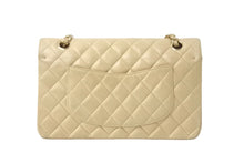 Load image into Gallery viewer, CHANEL シャネル チェーンショルダーバッグ 8番台 マトラッセ 25 Wフラップ ラムスキン ベージュ ゴールド金具 美品 中古 57977