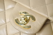 Load image into Gallery viewer, CHANEL シャネル チェーンショルダーバッグ 8番台 マトラッセ 25 Wフラップ ラムスキン ベージュ ゴールド金具 美品 中古 57977