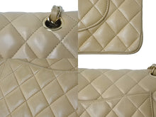 Load image into Gallery viewer, CHANEL シャネル チェーンショルダーバッグ 8番台 マトラッセ 25 Wフラップ ラムスキン ベージュ ゴールド金具 美品 中古 57977