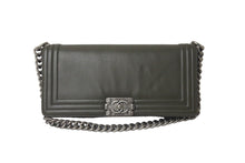 Load image into Gallery viewer, CHANEL シャネル ショルダーバッグ ボーイシャネル ココマーク 15番台 2011年 カーフスキン グリーン シルバー金具 美品 中古 58018