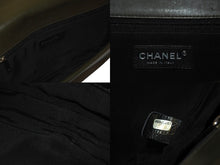 Load image into Gallery viewer, CHANEL シャネル ショルダーバッグ ボーイシャネル ココマーク 15番台 2011年 カーフスキン グリーン シルバー金具 美品 中古 58018