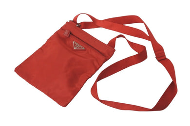 PRADA プラダショルダーバッグ ミニサコッシュ 三角ロゴプレート ポシェット ナイロン レッド シルバー金具 美品 中古 58035 