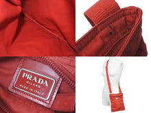 画像をギャラリービューアに読み込む, PRADA プラダショルダーバッグ ミニサコッシュ 三角ロゴプレート ポシェット ナイロン レッド シルバー金具 美品 中古 58035 