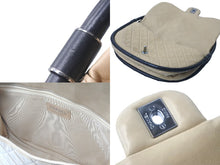 Load image into Gallery viewer, CHANEL シャネル フラフープ バッグ 18番台 ベージュ ブラック ラムスキン 2012年 ココマーク 美品 中古 58043