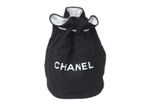 Load image into Gallery viewer, CHANEL シャネル 巾着バッグ キャンバス ビニール ブラック ホワイト ノベルティ 良品 中古 58055