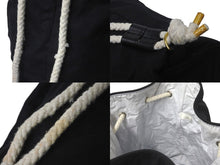 Load image into Gallery viewer, CHANEL シャネル 巾着バッグ キャンバス ビニール ブラック ホワイト ノベルティ 良品 中古 58055
