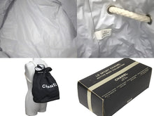 Load image into Gallery viewer, CHANEL シャネル 巾着バッグ キャンバス ビニール ブラック ホワイト ノベルティ 良品 中古 58055