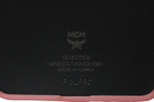Load image into Gallery viewer, 新品未使用 MCM エムシーエム スマホケース 携帯 IPHONE13 PRO ピンク フレンチブルドッグ MXECATA04 QZ001 中古 58121