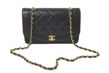 Load image into Gallery viewer, CHANEL シャネル ショルダーバッグ ダイアナ 25 2番台 ラムスキン ブラック ゴールド金具 美品 中古 58151