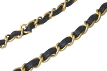 Load image into Gallery viewer, CHANEL シャネル ショルダーバッグ ミニマトラッセ ココマーク 格⼦柄 ムートン ツイード ブラック 30番台 美品 中古 58179