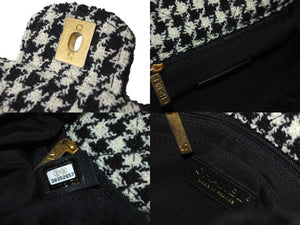 CHANEL シャネル ショルダーバッグ ミニマトラッセ ココマーク 格⼦柄 ムートン ツイード ブラック 30番台 美品 中古 58179