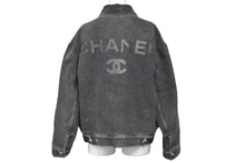 Load image into Gallery viewer, 極美品 CHANEL シャネル ジャケット デニムジャケット ココマーク レディース P74033V65658 グレー系 シルバー金具 中古 58269