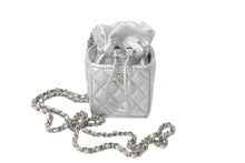 Load image into Gallery viewer, 極美品 CHANEL シャネル ショルダーバッグ チェーンショルダー ラムスキン マトラッセ 31番台 メタリックシルバー 中古 58294