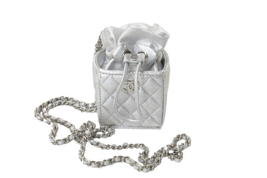 極美品 CHANEL シャネル ショルダーバッグ チェーンショルダー ラムスキン マトラッセ 31番台 メタリックシルバー 中古 58294