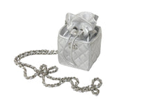 Load image into Gallery viewer, 極美品 CHANEL シャネル ショルダーバッグ チェーンショルダー ラムスキン マトラッセ 31番台 メタリックシルバー 中古 58294