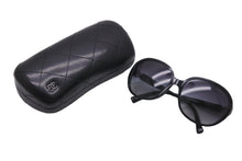 Load image into Gallery viewer, CHANEL シャネル オーバル サングラス ココマーク 5285-A 58□17 ブラック ロゴ アイウェア 小物 美品 中古 58327