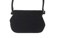 Load image into Gallery viewer, CHANEL シャネル マトラッセハンドバッグ 3番台 ココマーク ベロア ターンロック ブラック ゴールド金具 美品 中古 58390