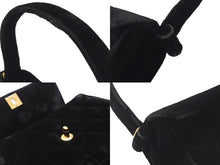 Load image into Gallery viewer, CHANEL シャネル マトラッセハンドバッグ 3番台 ココマーク ベロア ターンロック ブラック ゴールド金具 美品 中古 58390