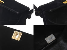 Load image into Gallery viewer, CHANEL シャネル マトラッセハンドバッグ 3番台 ココマーク ベロア ターンロック ブラック ゴールド金具 美品 中古 58390
