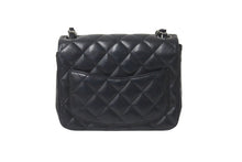 Load image into Gallery viewer, CHANEL シャネル チェーンショルダーバッグ ミニマトラッセ 23番台 ラムスキン ブラック シルバー金具 美品 中古 58406