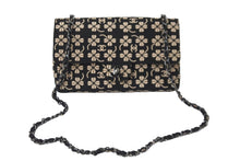 Load image into Gallery viewer, 極美品 CHANEL シャネル チェーンショルダーバッグ マトラッセ 6番台 ココマーク クローバー ブラック ベージュ 中古 58437