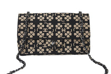 Load image into Gallery viewer, 極美品 CHANEL シャネル チェーンショルダーバッグ マトラッセ 6番台 ココマーク クローバー ブラック ベージュ 中古 58437